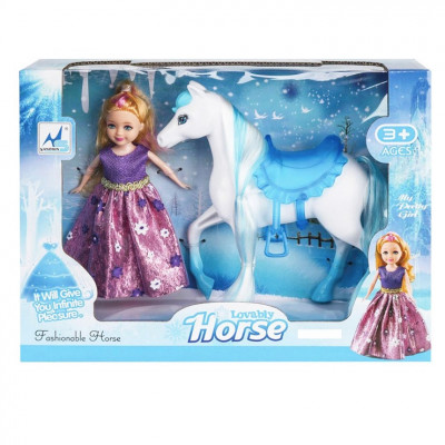 Malá bábika s koňom